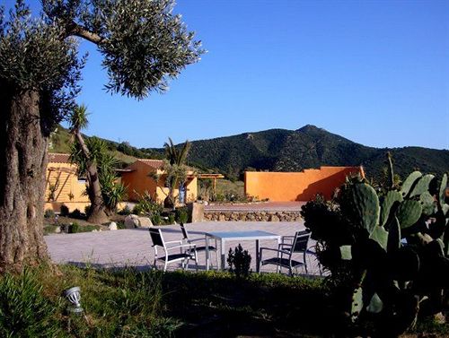 בית מלון כפרי S'acqua Sassa Resort