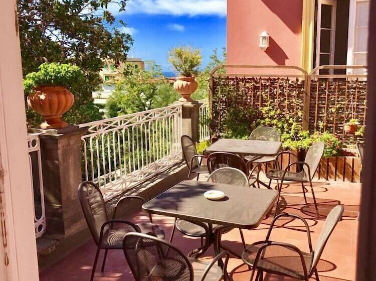 בית מלון כפרי The Secret Garden Relais