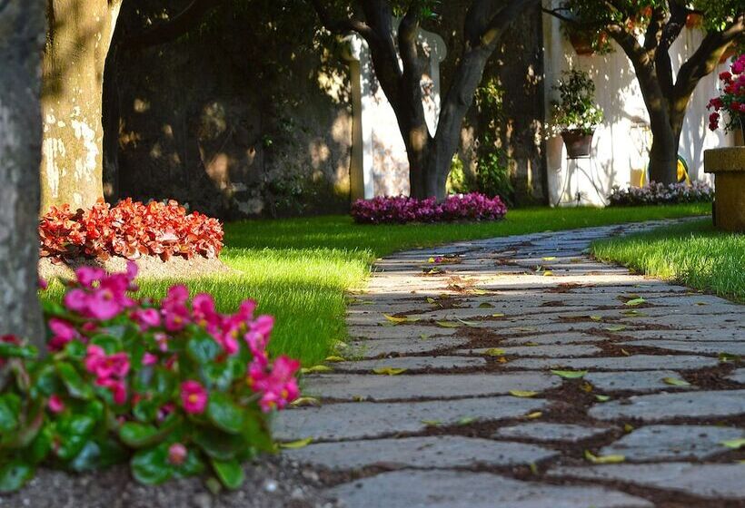 בית מלון כפרי The Secret Garden Relais