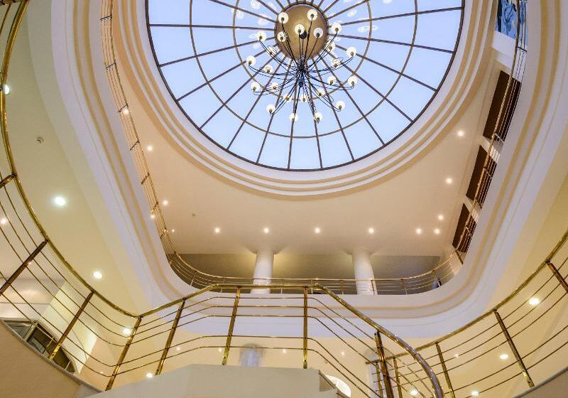 ホテル Vantaris Palace