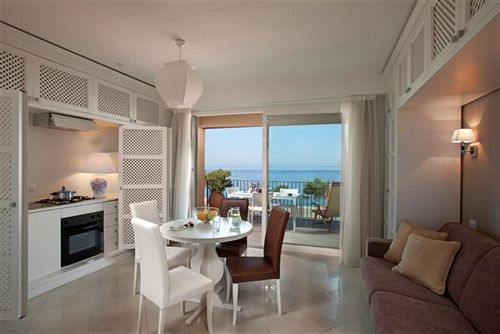 Отель Villa Oasis Residence