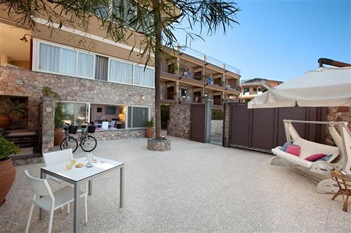 Отель Villa Oasis Residence