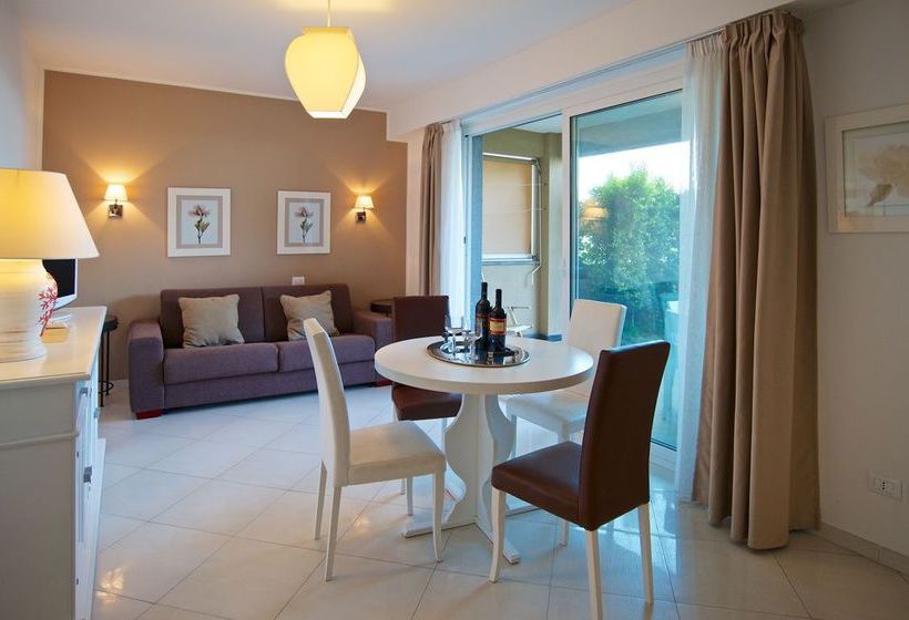 Отель Villa Oasis Residence