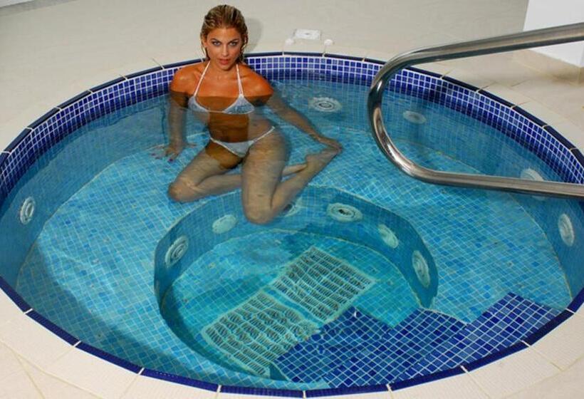 Kinetta Beach Resort And Spa