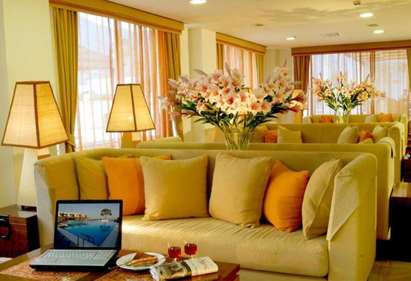 Kinetta Beach Resort And Spa