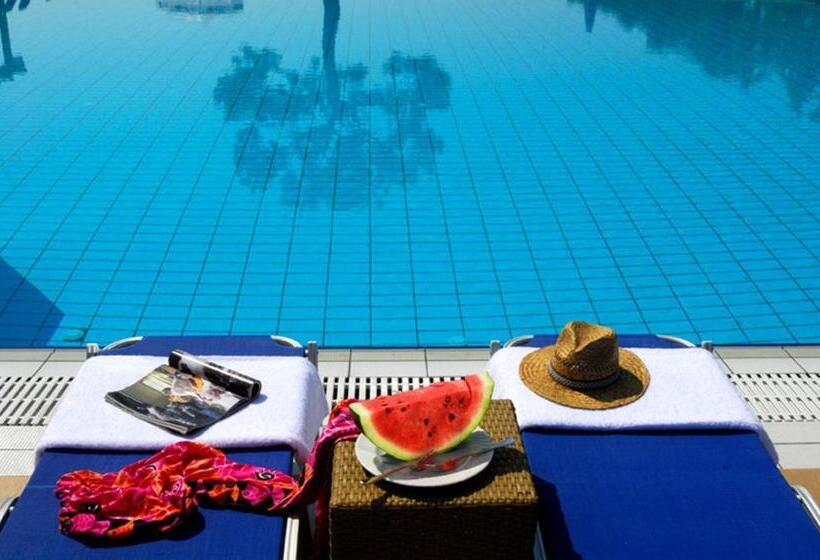 Kinetta Beach Resort And Spa