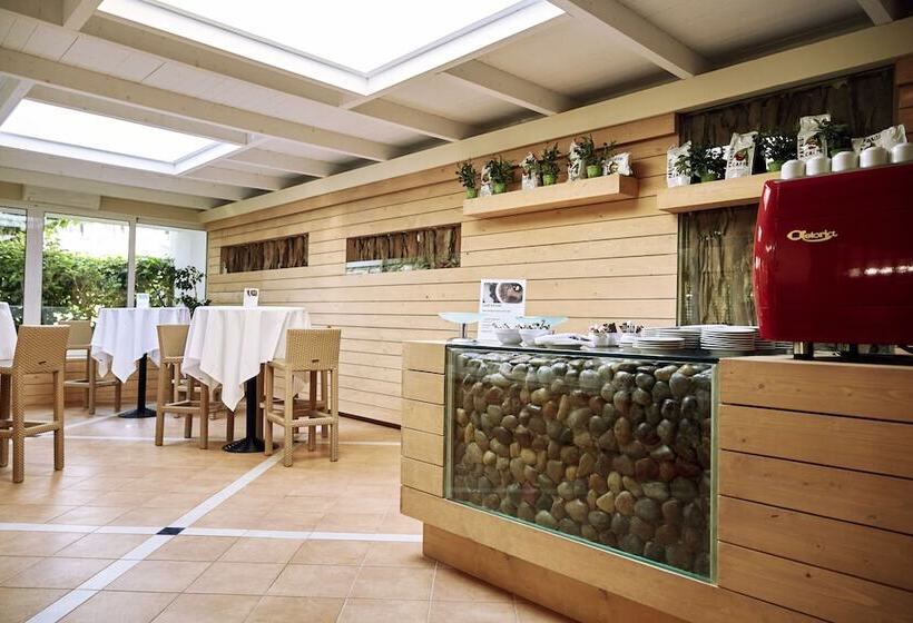 אתר נופש Robinson Kyllini Beach   All Inclusive