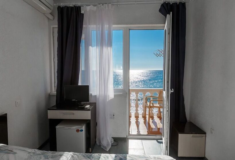 هتل Sea Outside Window