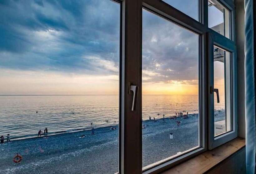 هتل Sea Outside Window