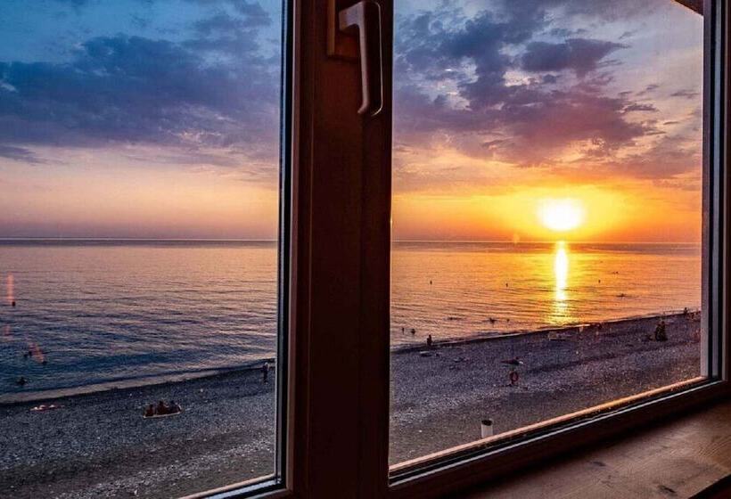 هتل Sea Outside Window