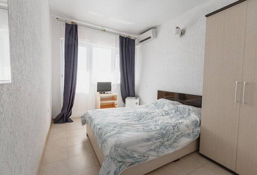 هتل Sea Outside Window