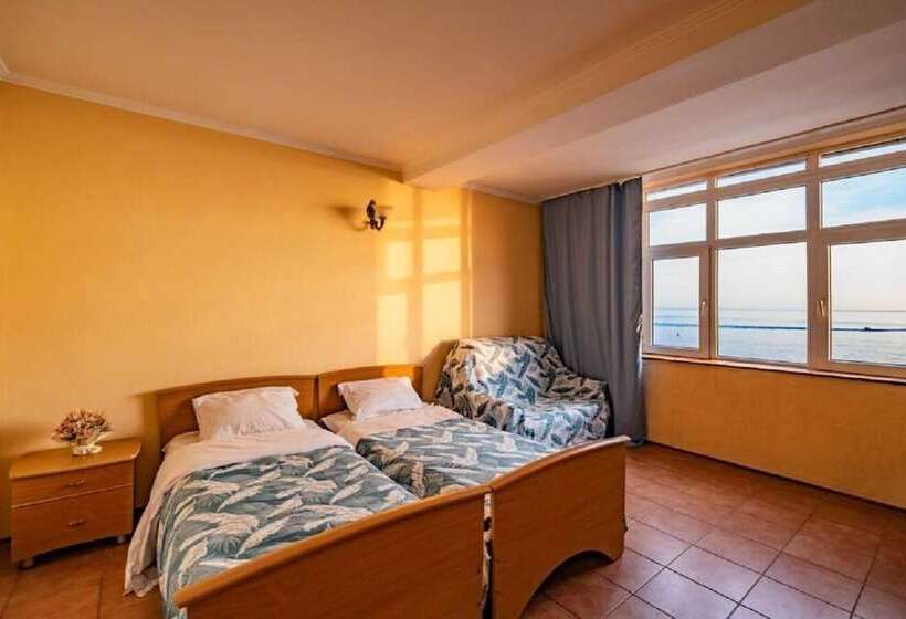 هتل Sea Outside Window