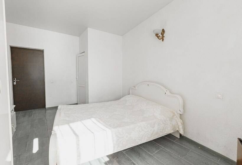 هتل Sea Outside Window