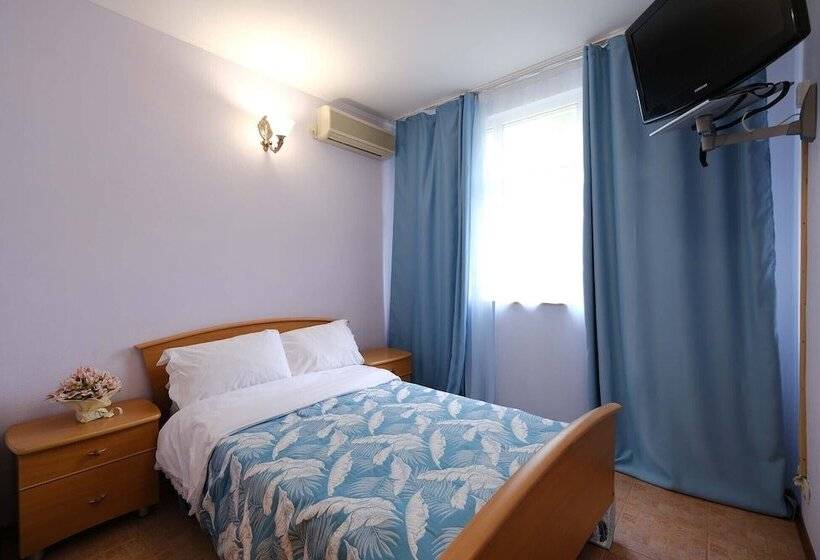 هتل Sea Outside Window