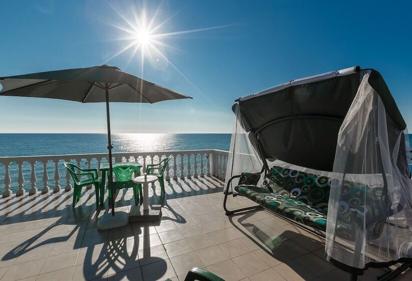 هتل Sea Outside Window