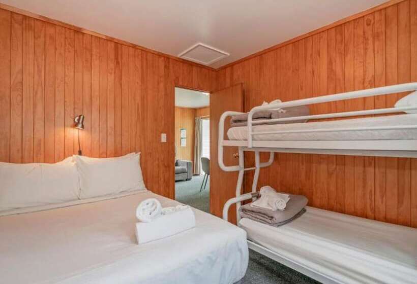 בית מלון כפרי Coromandel Shelly Beach Top 10 Holiday Park