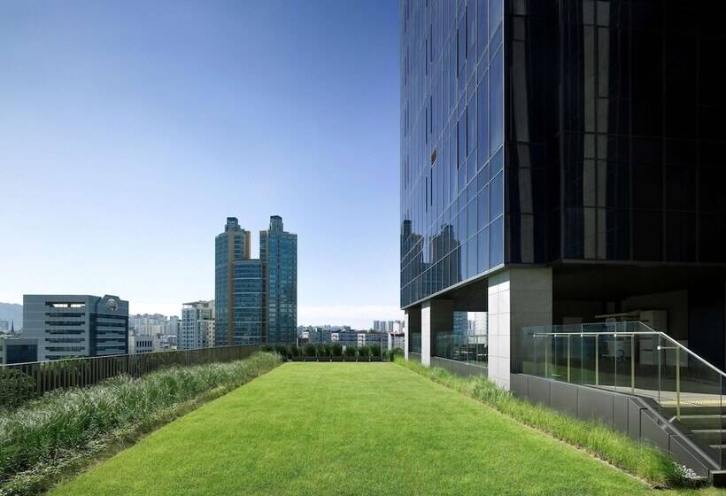 Sofitel Ambassador Seoul Hotel & Serviced Residences