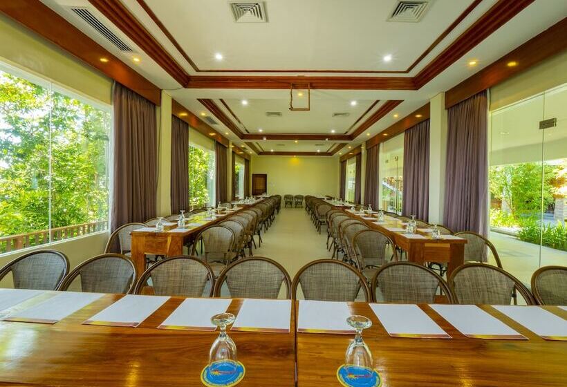 בית מלון כפרי Sunlight Eco Tourism Island Resort