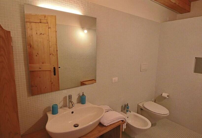 Cottage In Montelabbate With Pool, Garden, Bbq, Parking