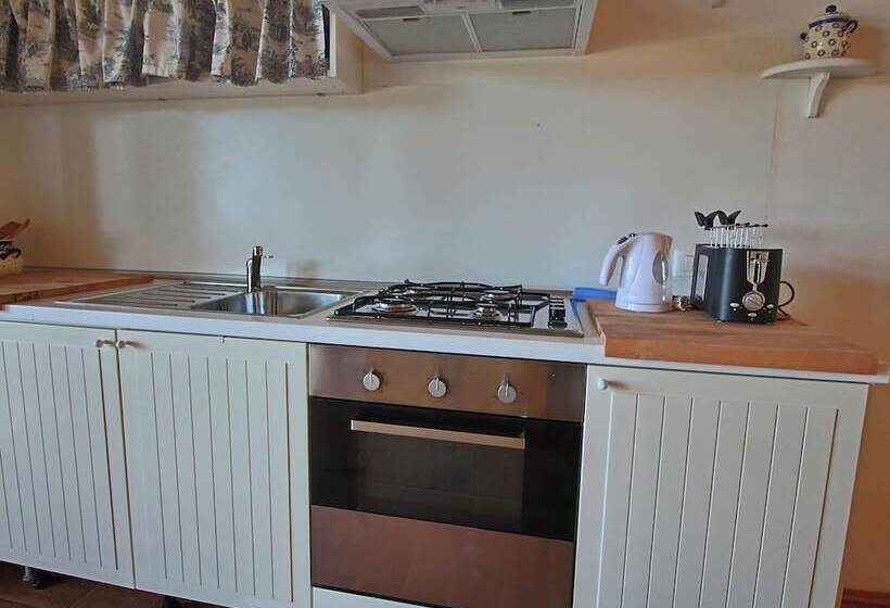 Cottage In Montelabbate With Pool, Garden, Bbq, Parking