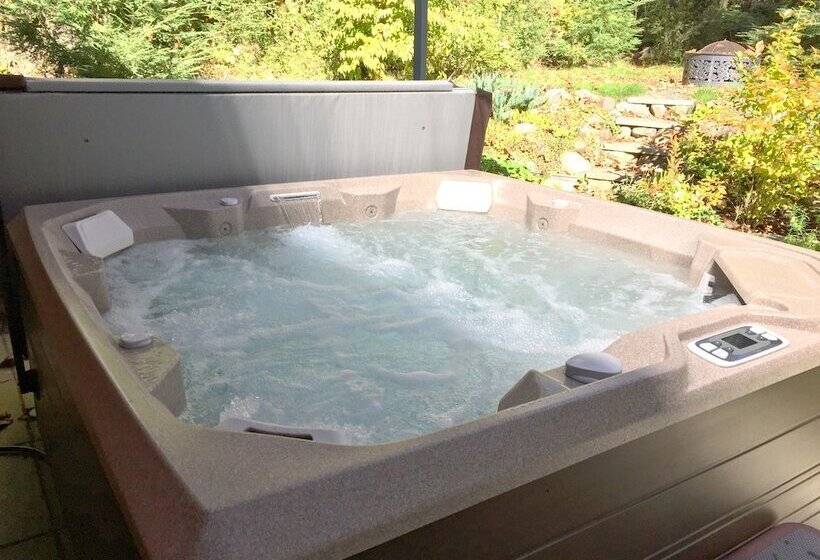 65gs   Hot Tub   Wi Fi   Pets Ok   Bbq   Sleeps 10