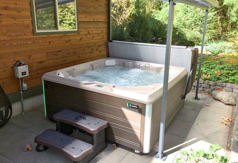 65gs   Hot Tub   Wi Fi   Pets Ok   Bbq   Sleeps 10
