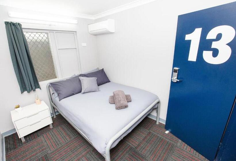 הוסטל Mad Monkey Waterfront