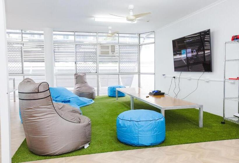 הוסטל Mad Monkey Waterfront