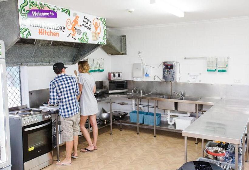 הוסטל Mad Monkey Waterfront