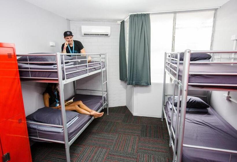 הוסטל Mad Monkey Waterfront