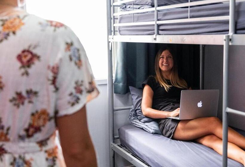 הוסטל Mad Monkey Waterfront