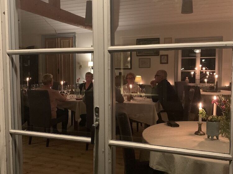 Bed and Breakfast Chinova Mötesgård