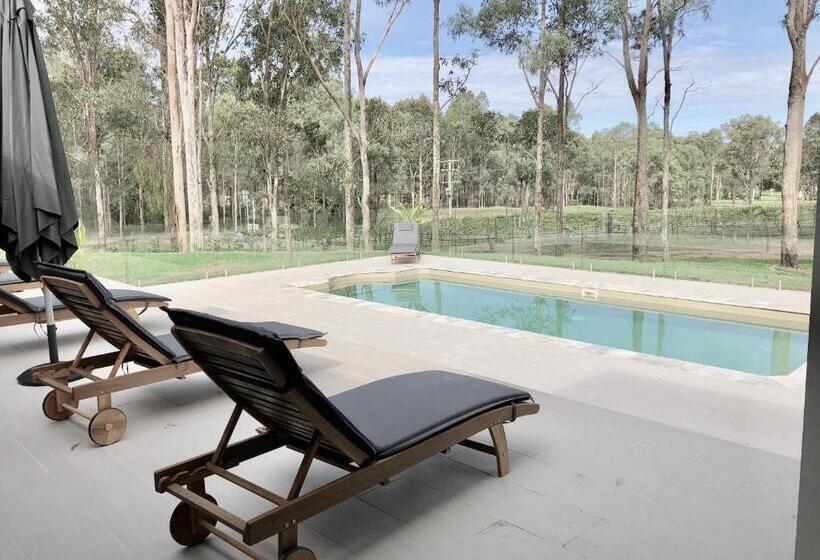 تختخواب و صبحانه Nu Leaf Retreat