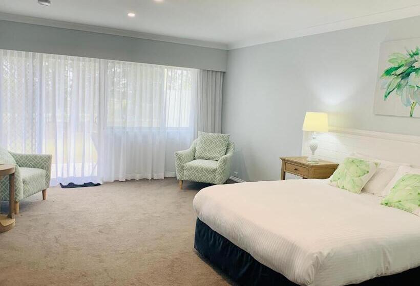 تختخواب و صبحانه Nu Leaf Retreat