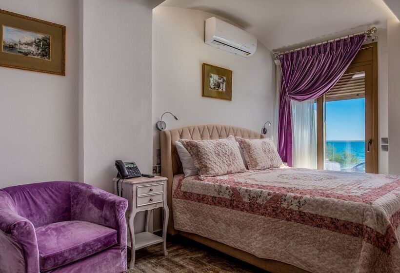 Elimia Suites & Studios