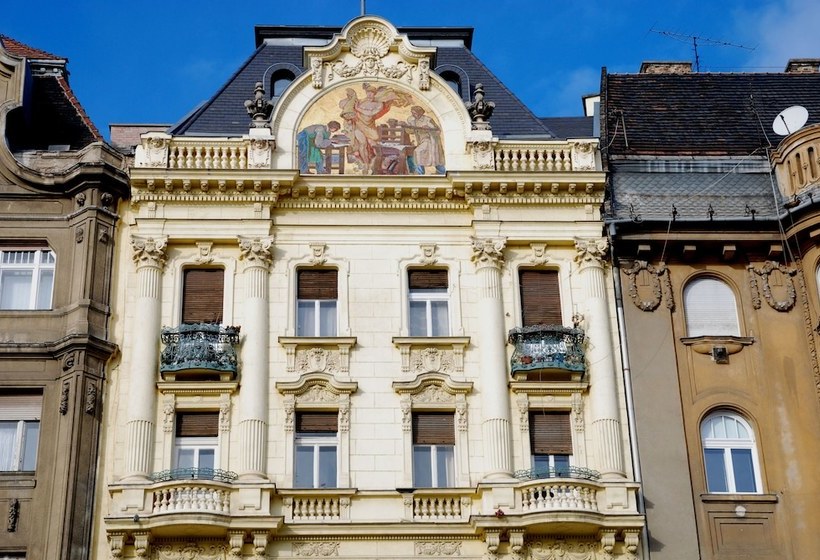 ホテル Central Square Apartments