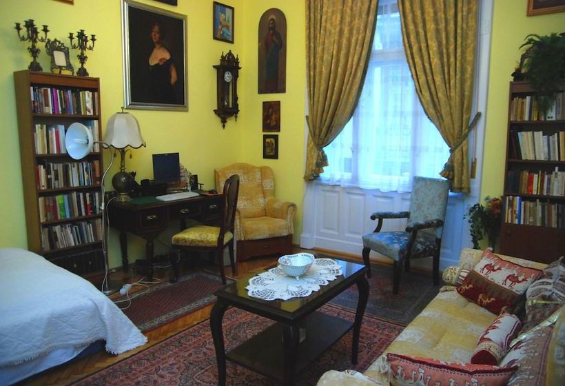 ホテル Central Square Apartments