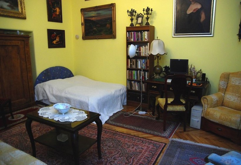 ホテル Central Square Apartments