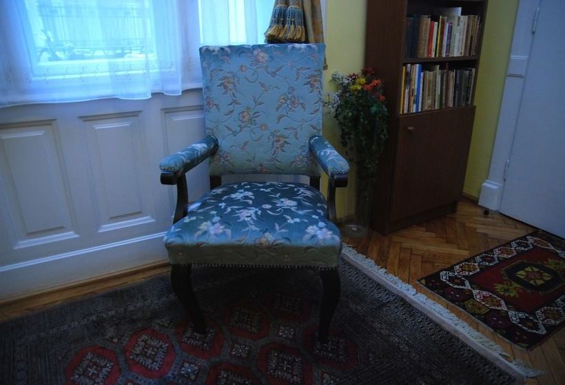 ホテル Central Square Apartments