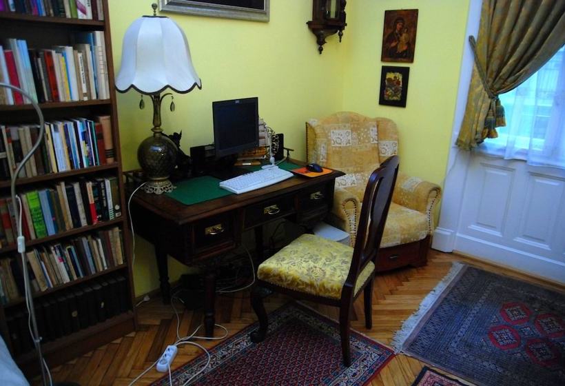 ホテル Central Square Apartments