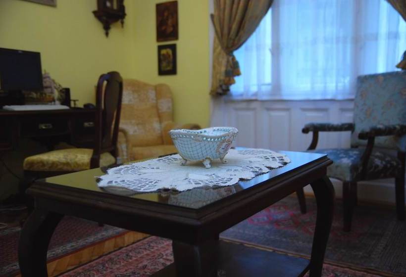 ホテル Central Square Apartments