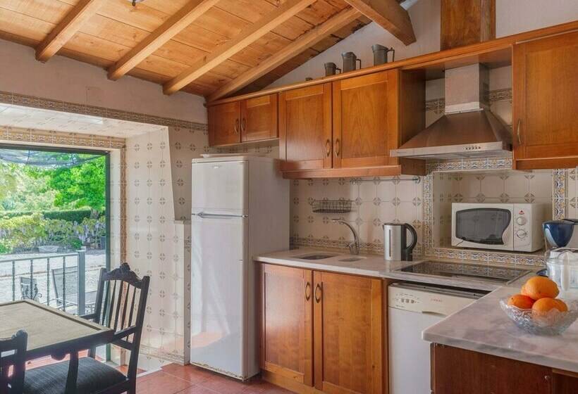 فندق House Is Located On A Corner