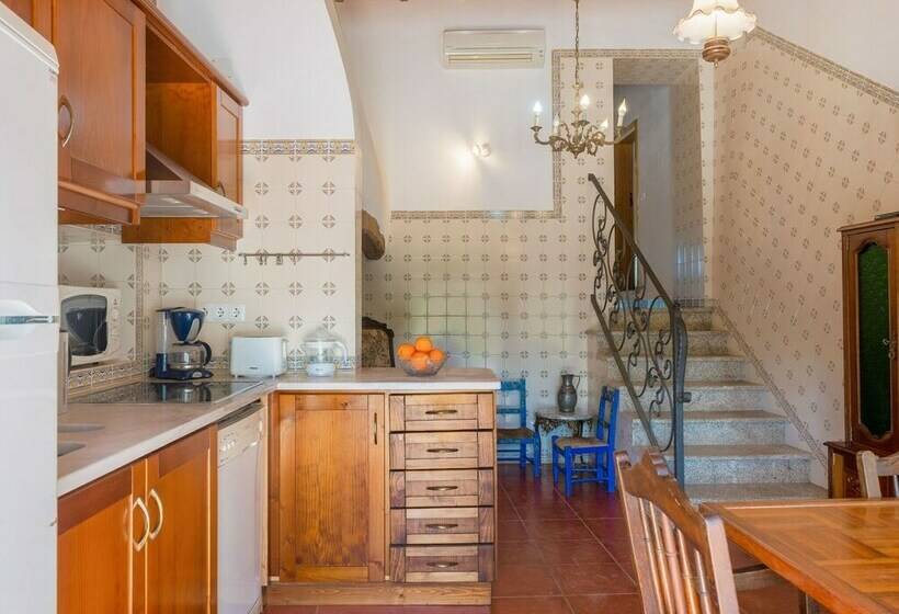 فندق House Is Located On A Corner