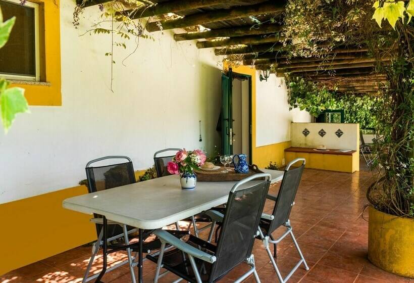 فندق House Is Located On A Corner