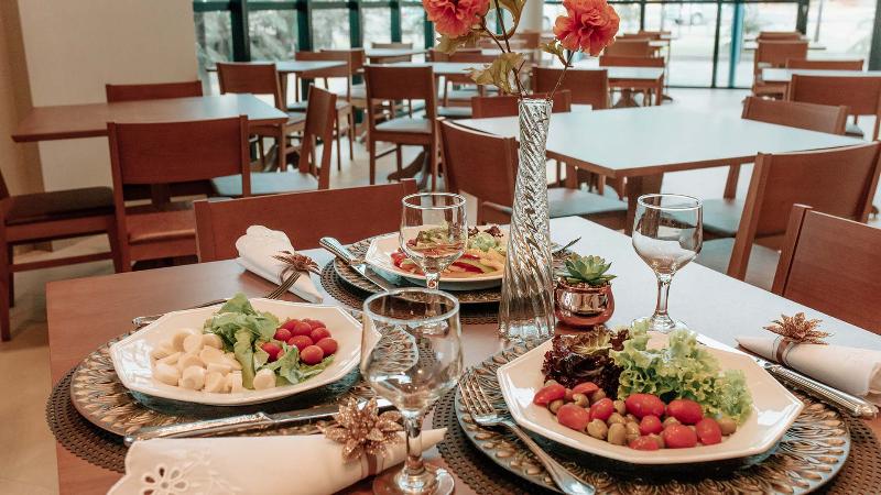 Отель Hplus Premium Palmas