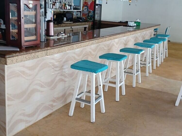 فندق Oasis Adult Resort