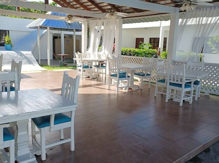 فندق Oasis Adult Resort