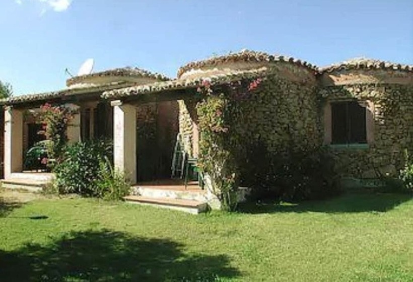 בית מלון כפרי Residence Baia Caddinas