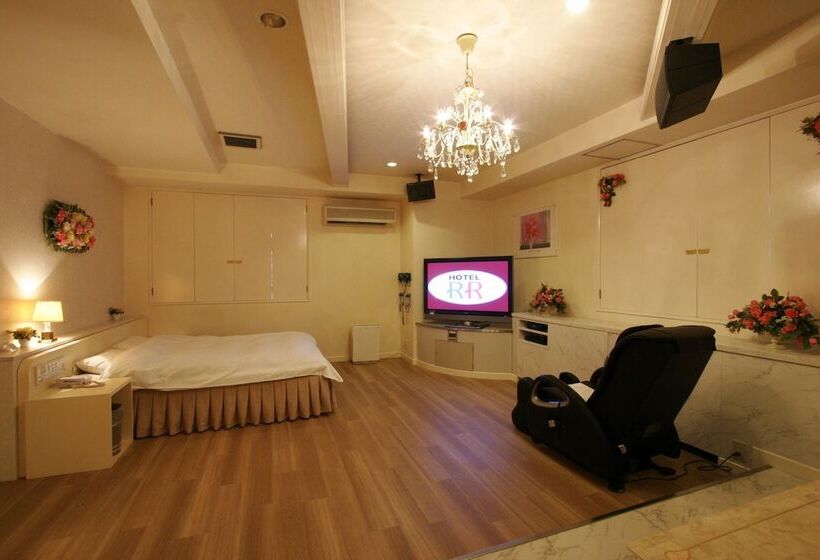 فندق Rr   Adults Only