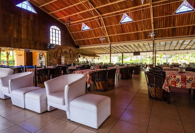 فندق ريفى Hacienda Coyotes